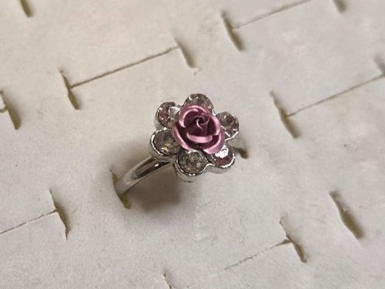 Anelli: Bague ajustable fleur rose strassée neuve – Nuovo (secondo la descrizione) da Territet venduto da Cenh 2