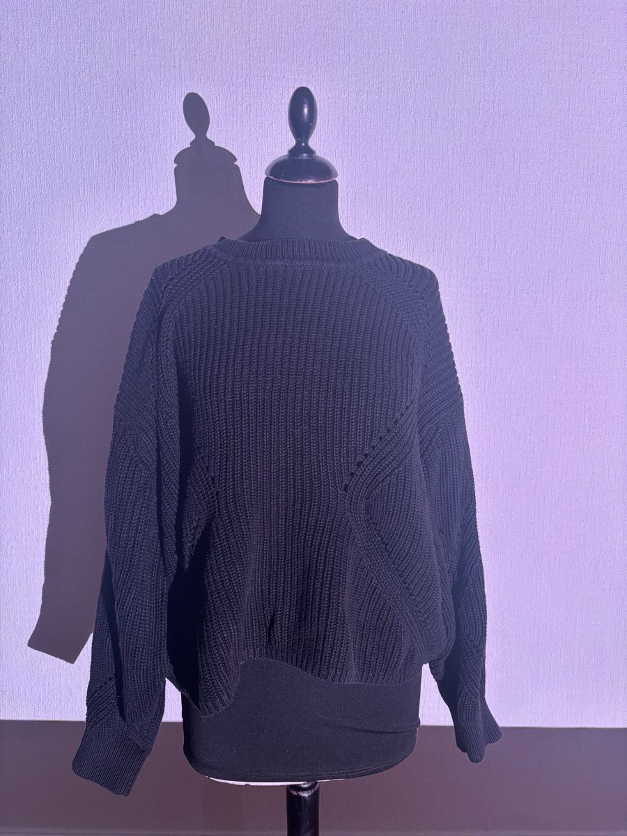 Tops: Pull tricot noir  – D'occasion à Lausanne par zoe_9b9v