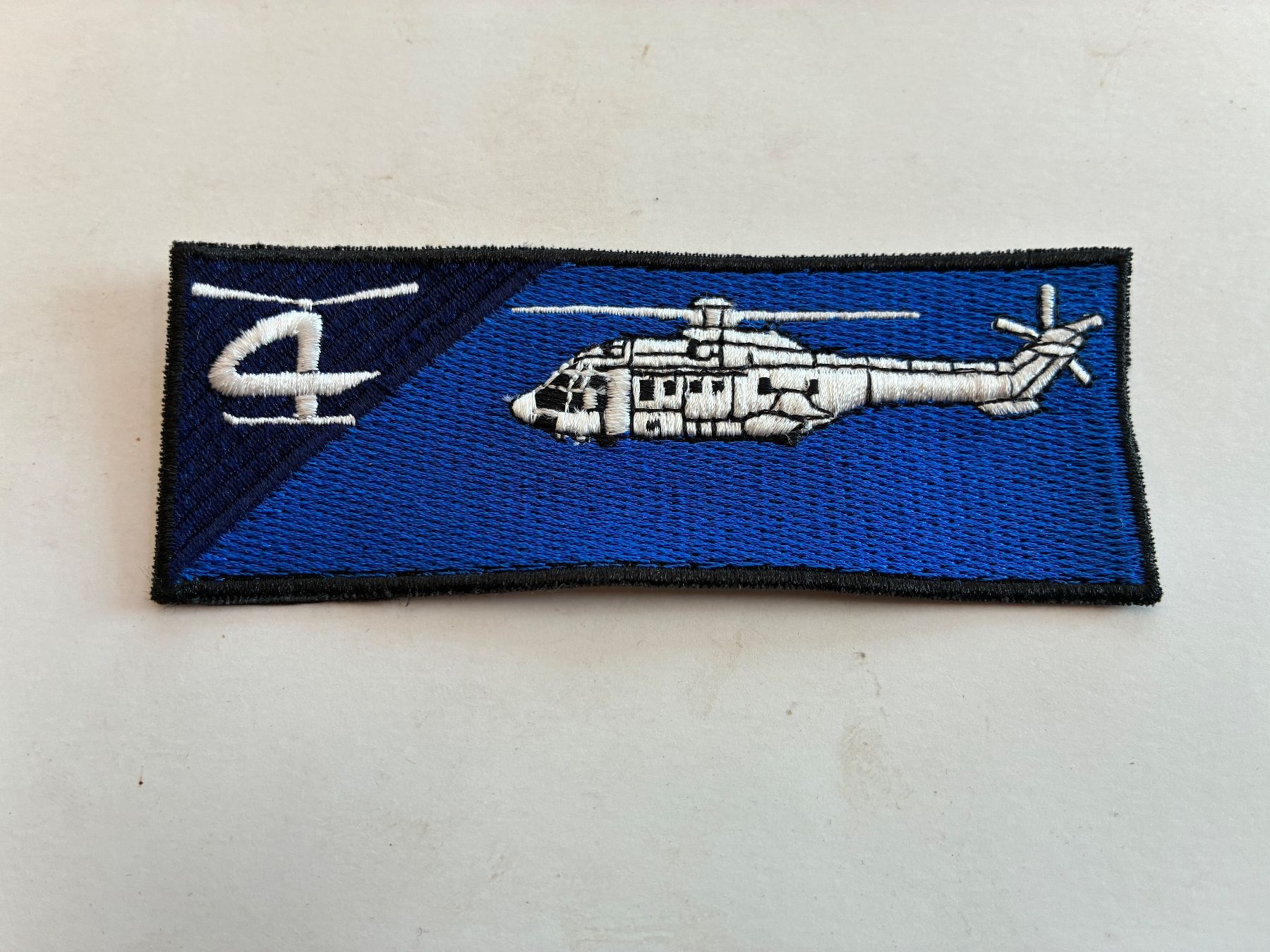 Schweizer Armee Patches: Pilotennamensschild LT Staffel 4. Super Puma – Gebraucht aus Oberiberg von reimet