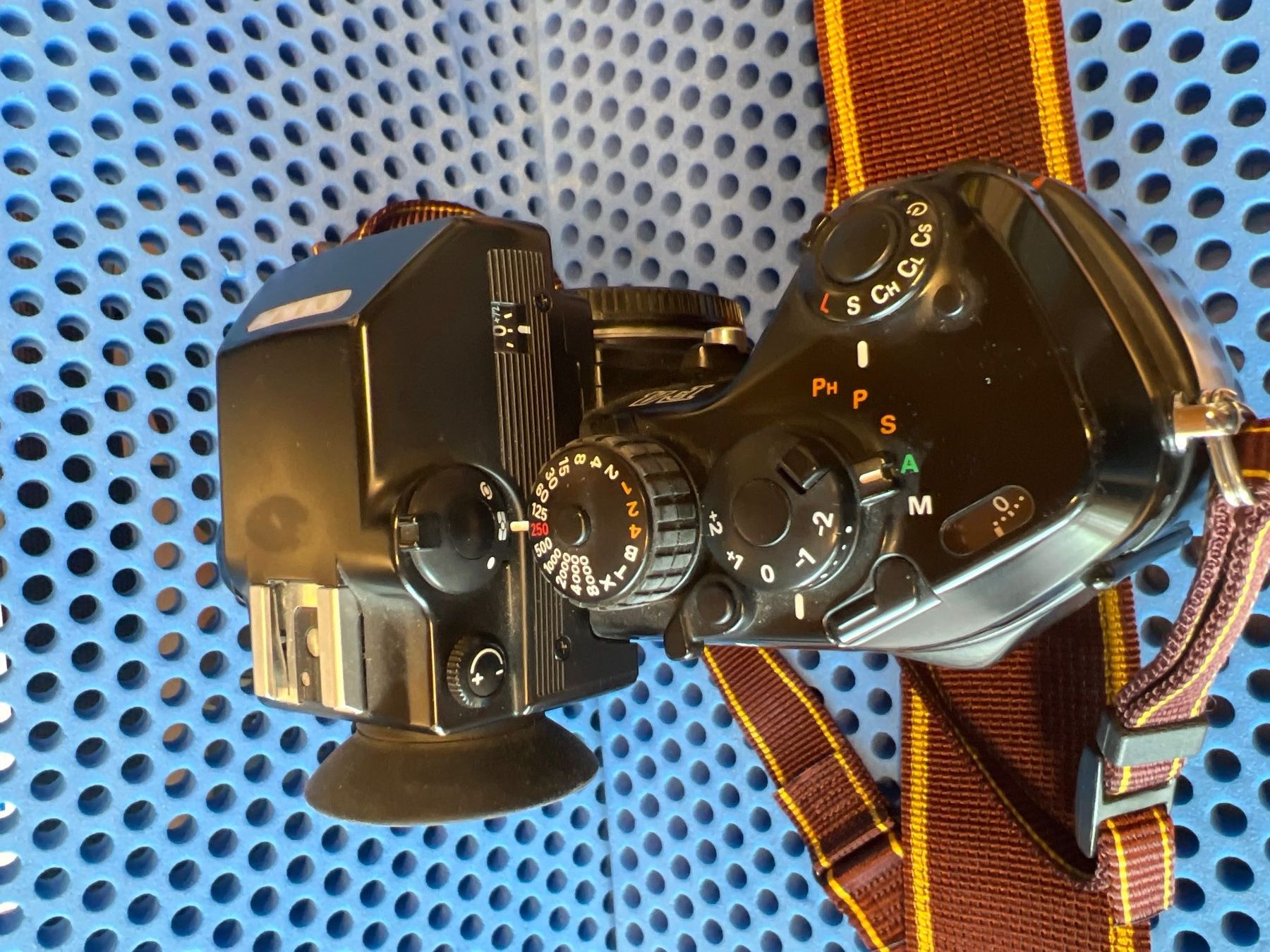 Nikon Appareil photo: Nikon F4 mit MB-21 – D'occasion à Bremgarten AG par Honda1989 2