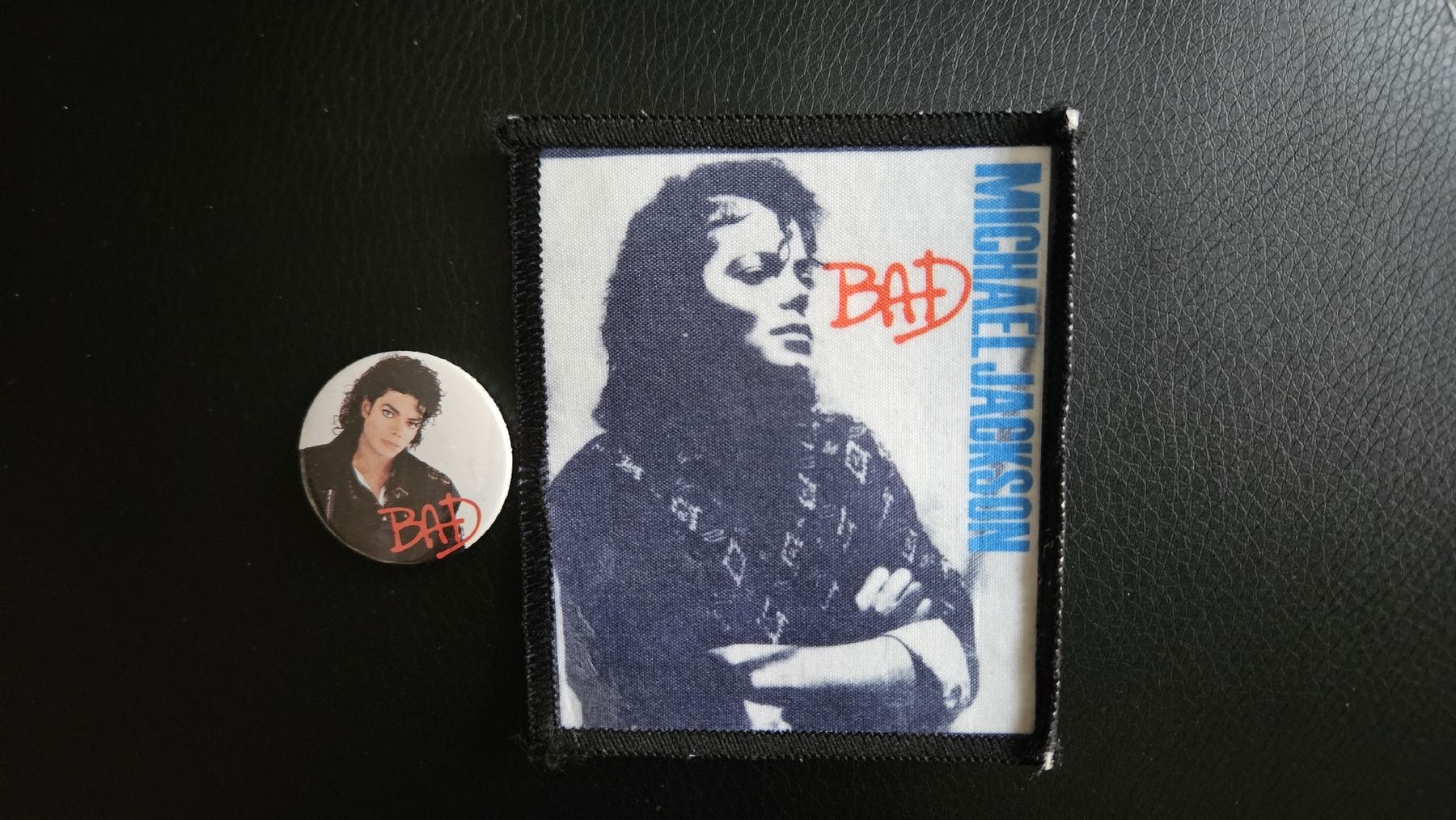 Toppe: Badge et écusson Mickael Jackson – Usato da Estavayer-le-Lac venduto da coca7425