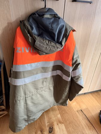 Warme Zivilschutzjacke Grösse 4XL — Ideal für kalte Tage!