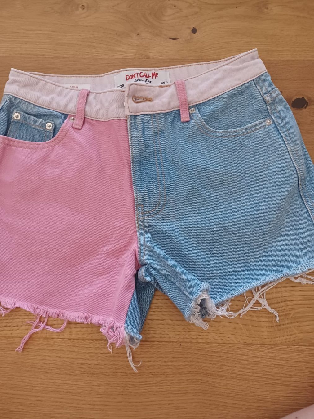 Pantaloni: Short en jean bicolore taille 30 – Nuovo (secondo la descrizione) da Courroux venduto da Belleange