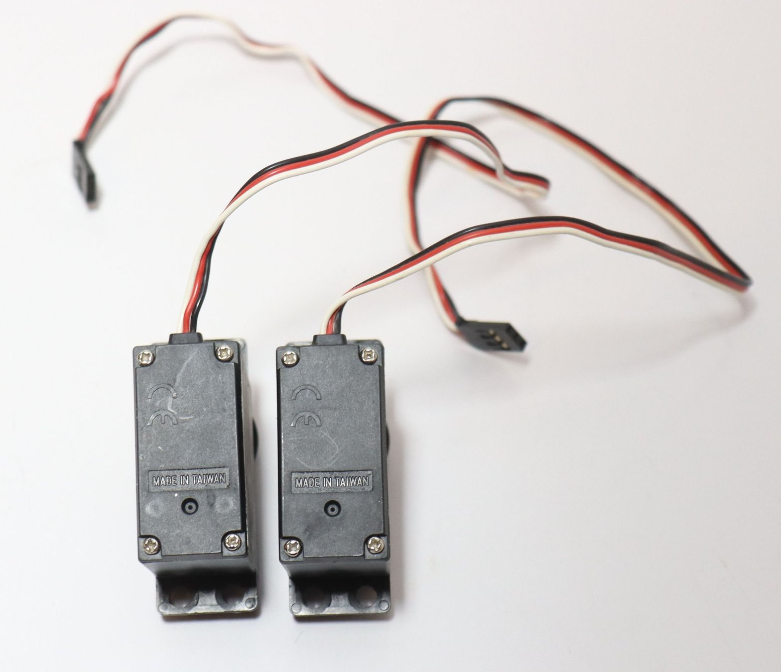 Thunder Tiger Modellismo RC: Standard Servo Thunder Tiger Ace RC S1903 2 Stück – Usato da Frick venduto da volvo850driver 3