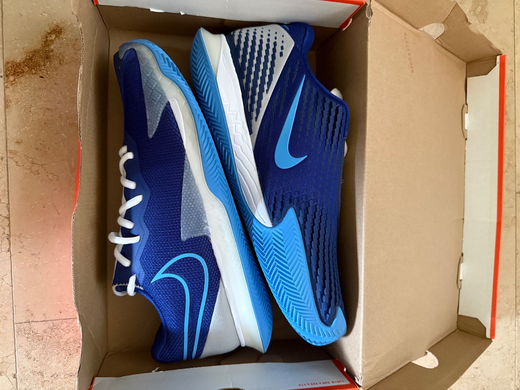 Nike Scarpe da uomo: Neue Tennisschuhe Nike Gr.44.5 – Nuovo e nell'imballaggio originale da Balsthal venduto da ArtOfTennis 4