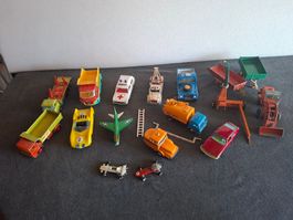Konvolut Spielzeugautos Trucks Flugzeug Rennwagen