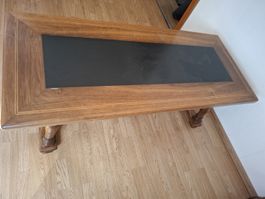 Holztisch, Wohnzimmertisch mit Ablage.