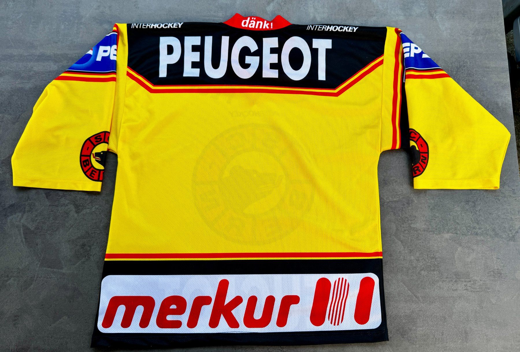 SC Bern Canottiere & Pantaloni: SCB Heim Trikot Grösse L – Usato da Rechthalten venduto da hosme_be 1