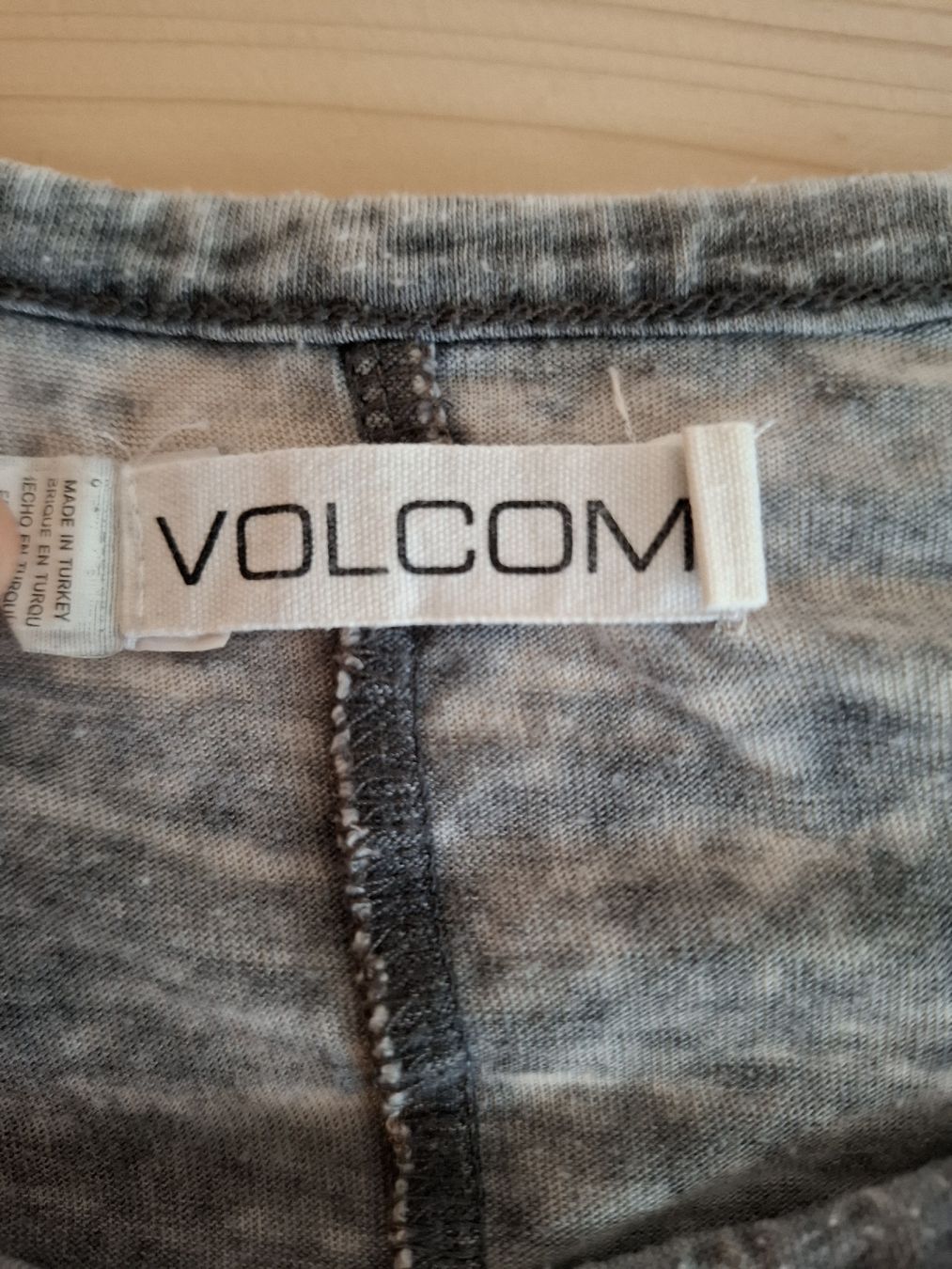 Volcom T-shirt: Volcom T-Shirt Gr S – Usato da Näfels venduto da rahel.___ 1