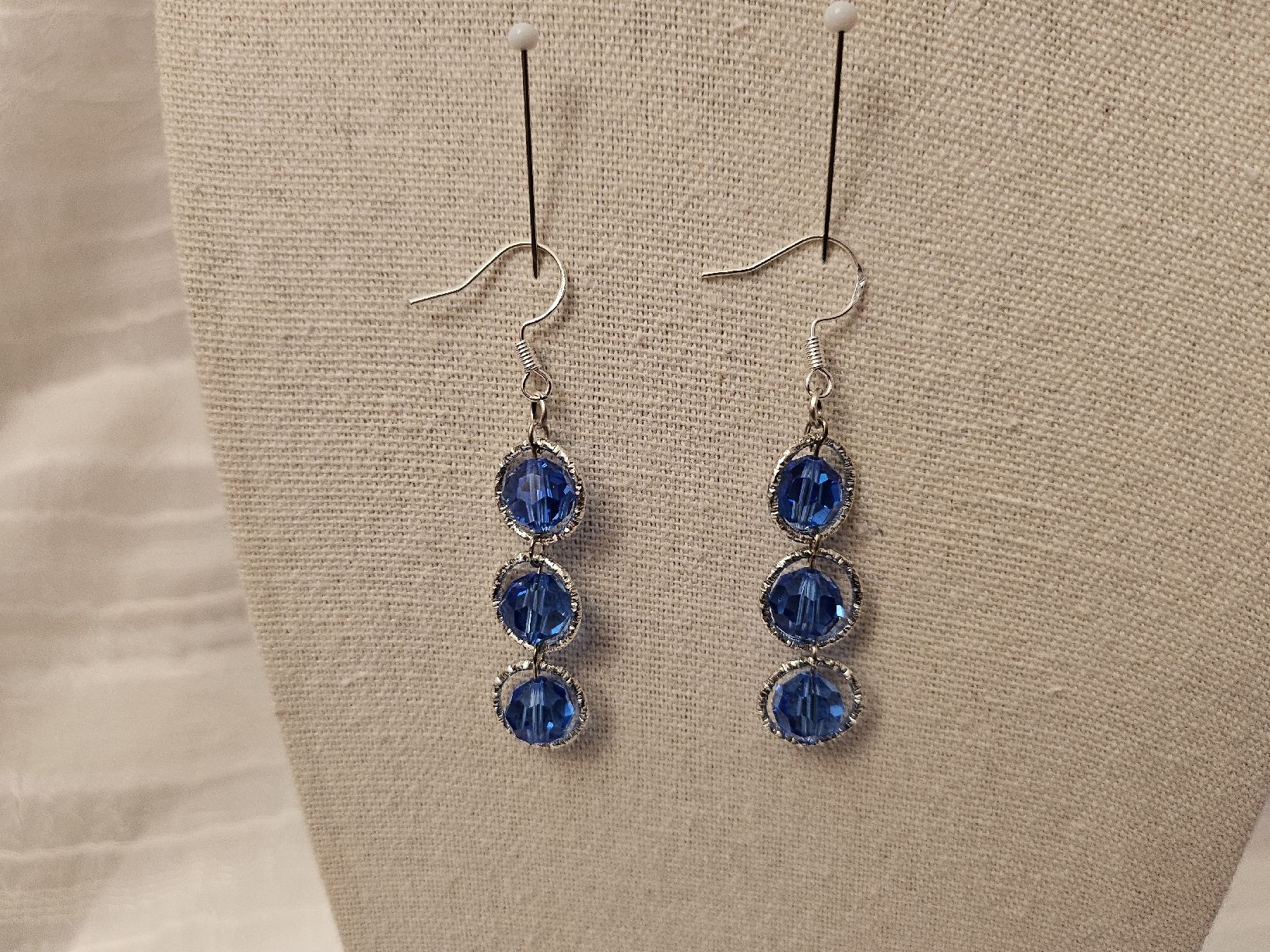 Orecchini pendenti & Orecchini a lobo: Ohrringe aus Swarovski Perlen Sapphire – Nuovo (secondo la descrizione) da Dietikon venduto da Eleda