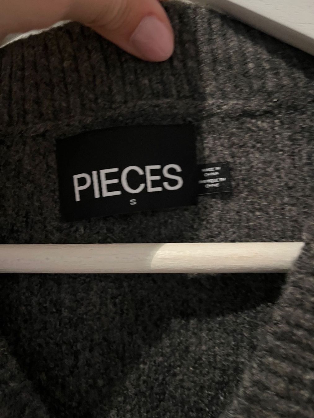 Gilet & Giacche senza maniche: Pieces Strickweste, dunkelgrau – Usato da Gockhausen venduto da Takatuka04 1