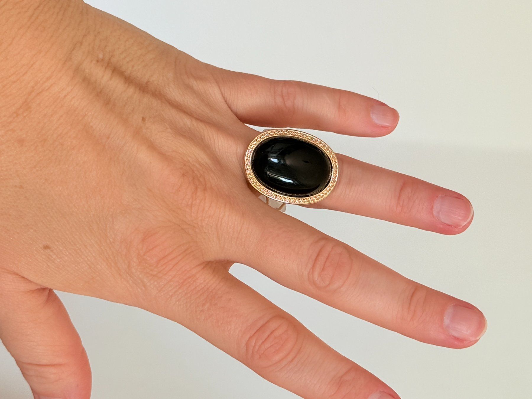 Ringe: Bague or pierre noire forme ovale resize – Neu und originalverpackt aus Genève von AGBERG 8