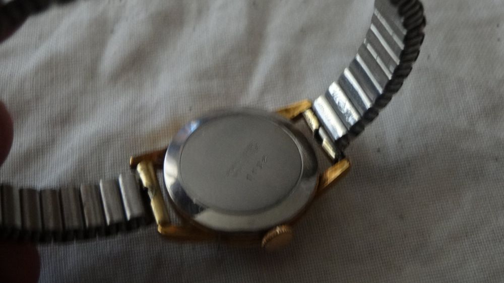 Montres: HERODIA  KLEINE DAMEN UHR .HANDAUFZEUG.17J.LAUFT-- – D'occasion à zürich par ahmad01 8
