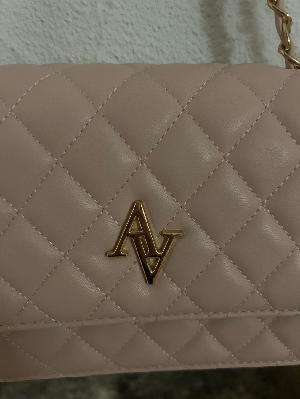 Borse da donna: Rosa Handtasche mit goldener Kette – Usato da Oberkulm venduto da angela_05 3