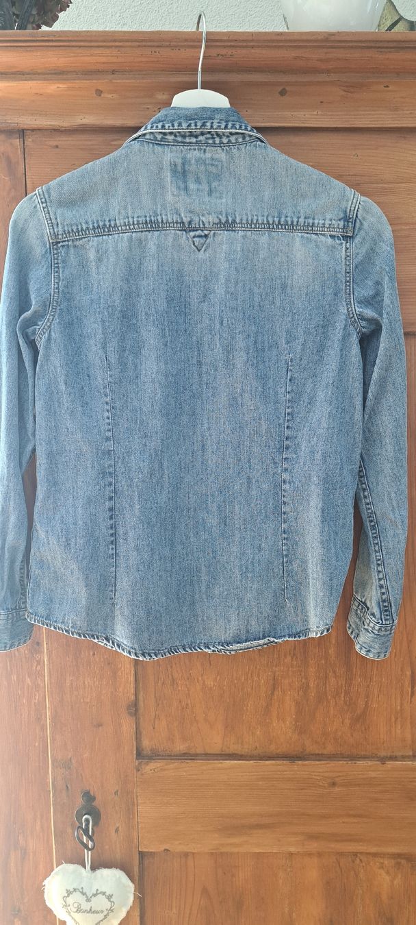 Guess Hemden, T-Shirts & Polos: Jeanshemd der Marke GUESS Gr. 158/164 – Gebraucht aus Wallisellen von DoLiDa 1