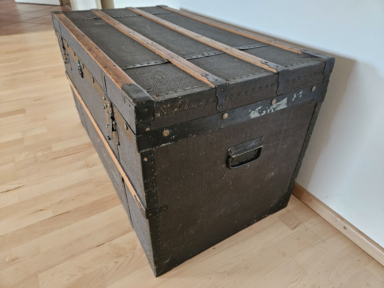 Coffres: Antike Truhe, Masse 95x52x50cm  – D'occasion à Zürich par Pazzenreich 1