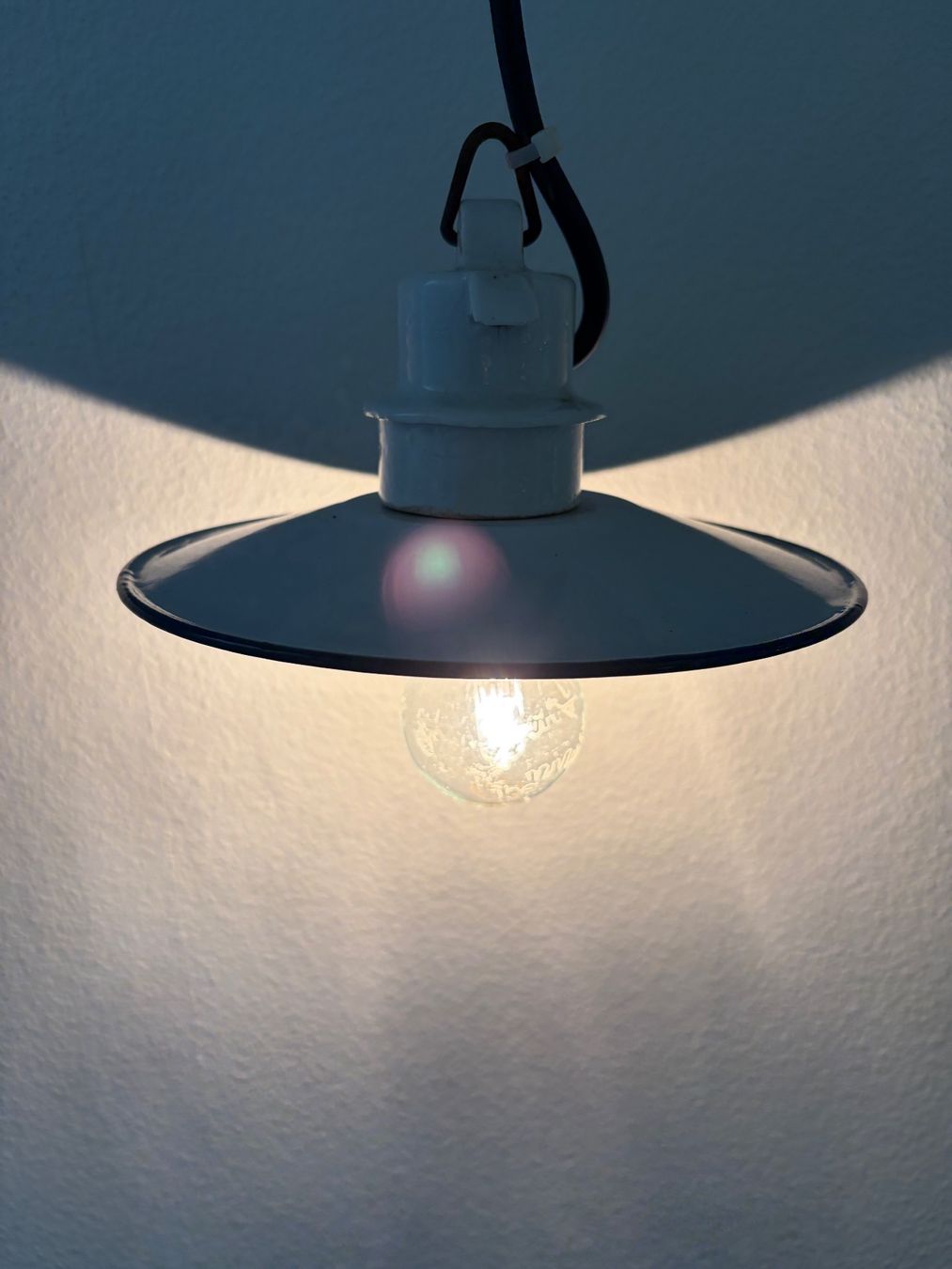 Lampade: Antike Emaillampe – Usato da winterthur venduto da Grami1 4