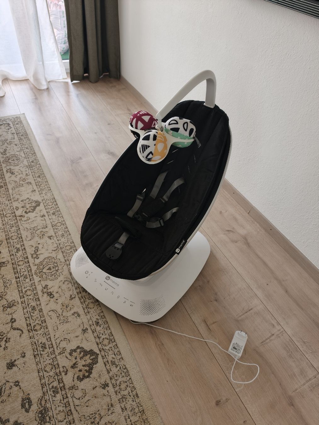 4moms Sdraiette & Sdraiette a dondolo: Balançoire 4moms mamaRoo noir classique  – Usato da Bussigny venduto da lenash