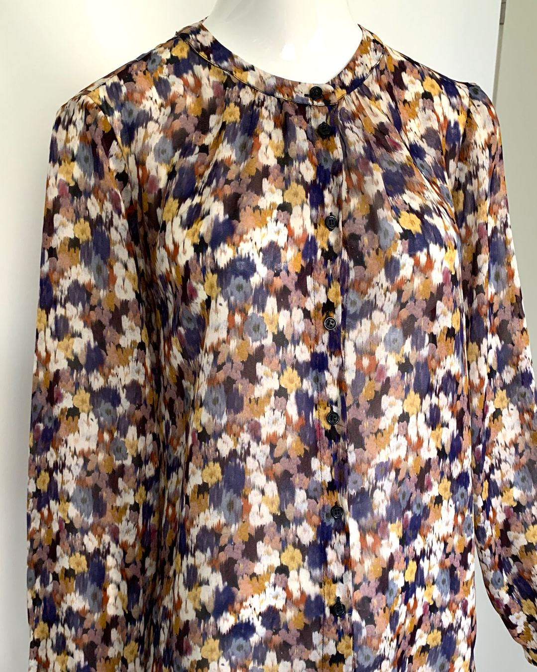 Camicette: SET Bluse Viskose langarm, gemustert braun blau - EU 36 – Usato da Bottmingen venduto da Merkur_Basel 2
