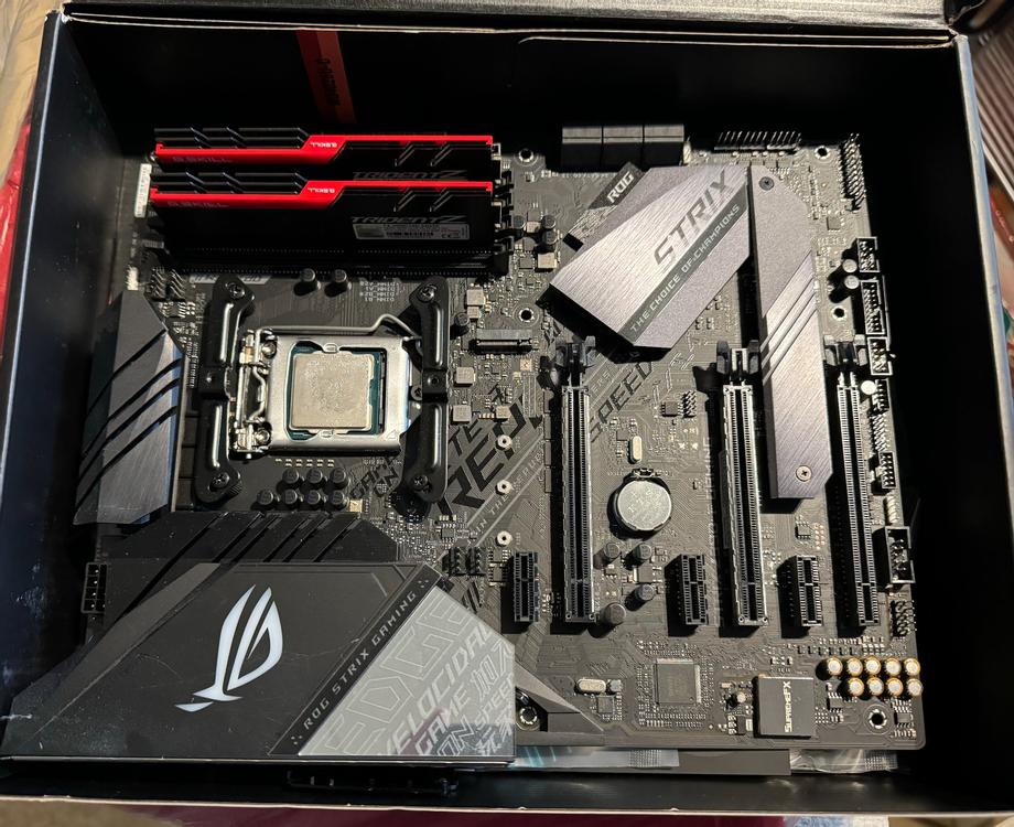 Rog Strix Z390-F Gaming mit Intel Core i5-9600K und G.Skill