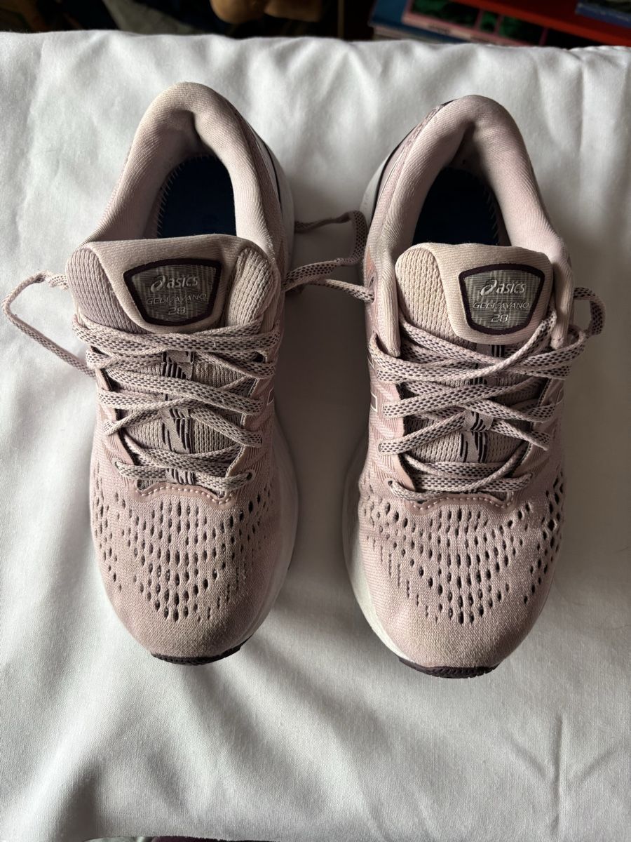 Asics Damenschuhe: Asics GelKamano 28 – Gebraucht aus Kesswil von Branca-01