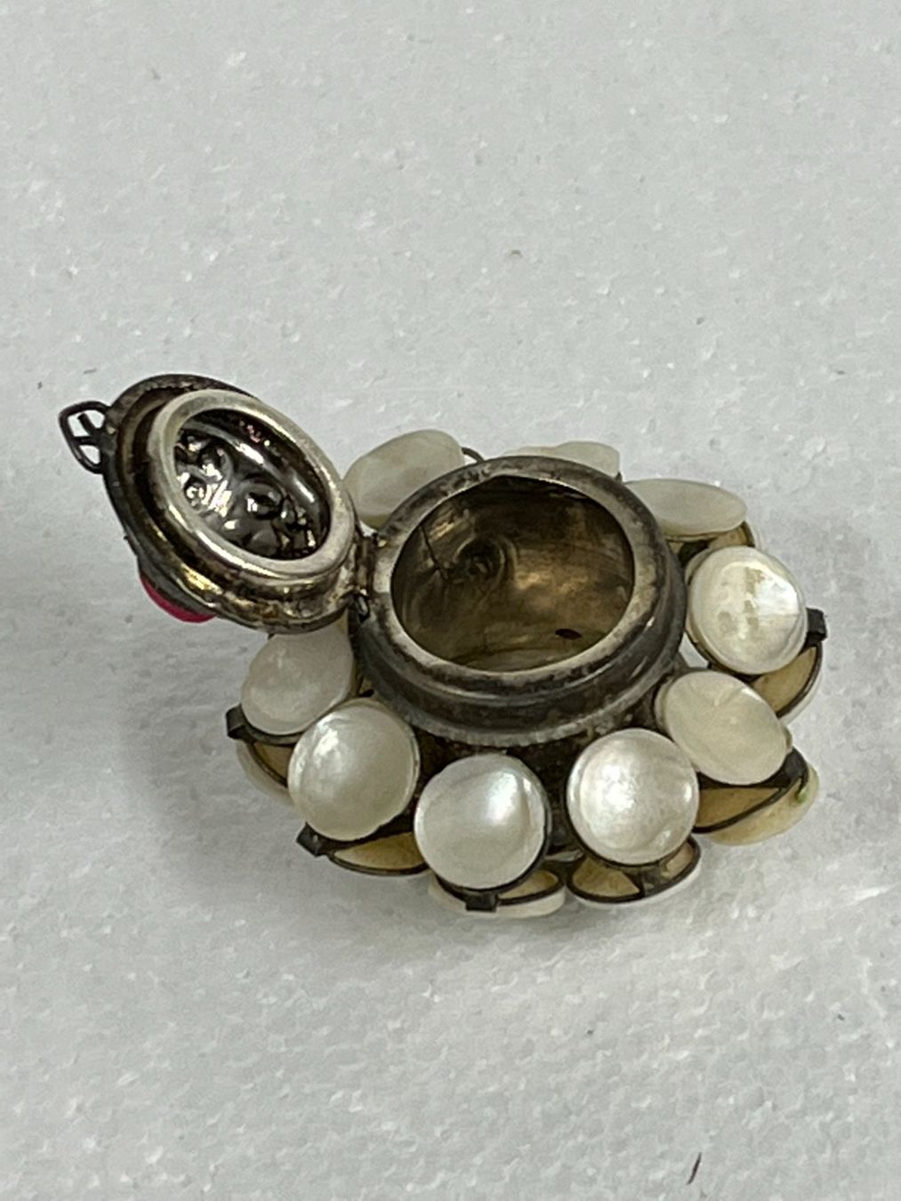 Barattoli: Perlmutt Silber Miniatur Schatulle – Usato da Mumpf venduto da dadaboygugulini 1