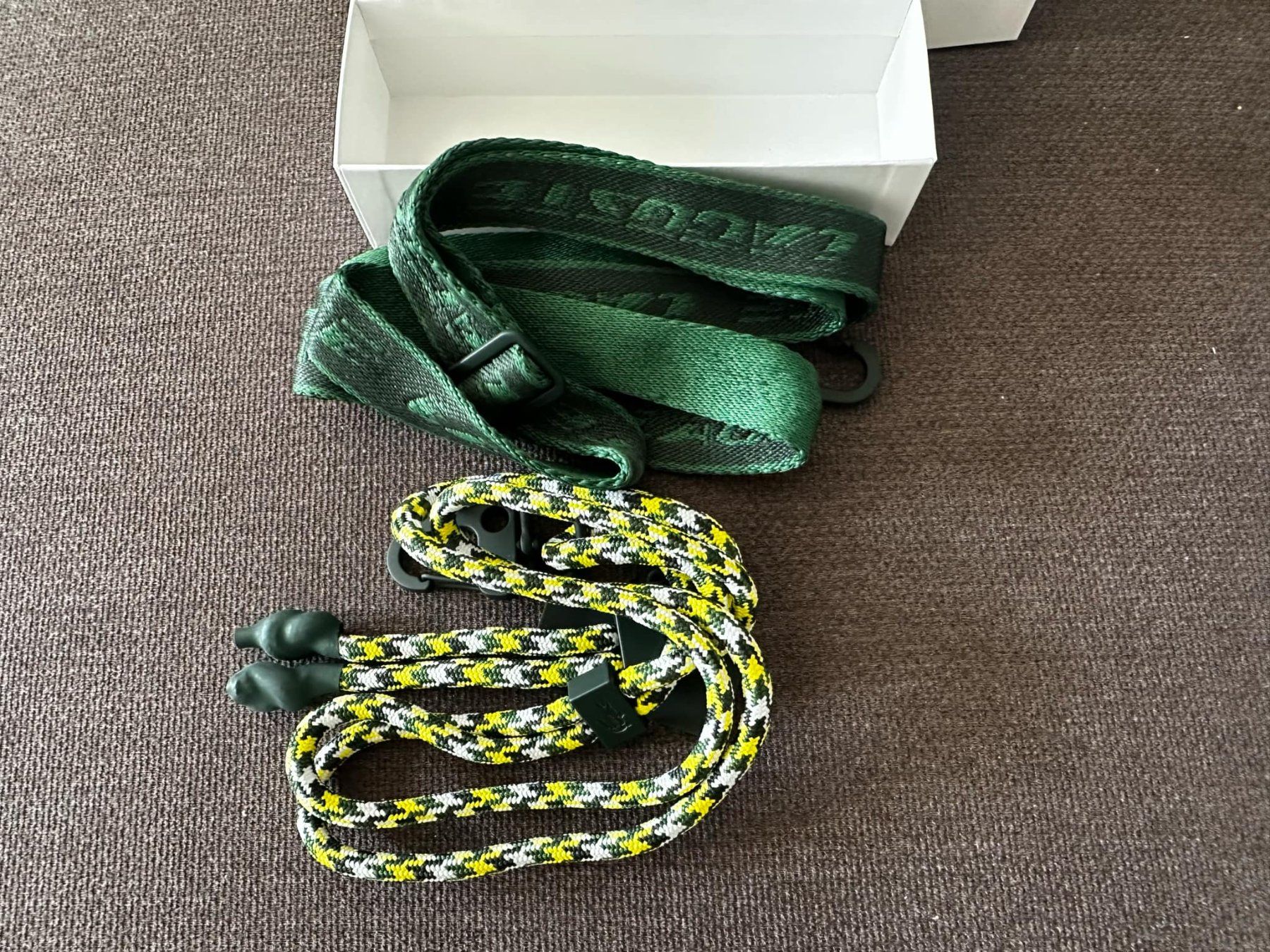 Lacoste Portachiavi: Porte-clé Lacoste neuf – Nuovo e nell'imballaggio originale da Bonfol venduto da zagato43e 1