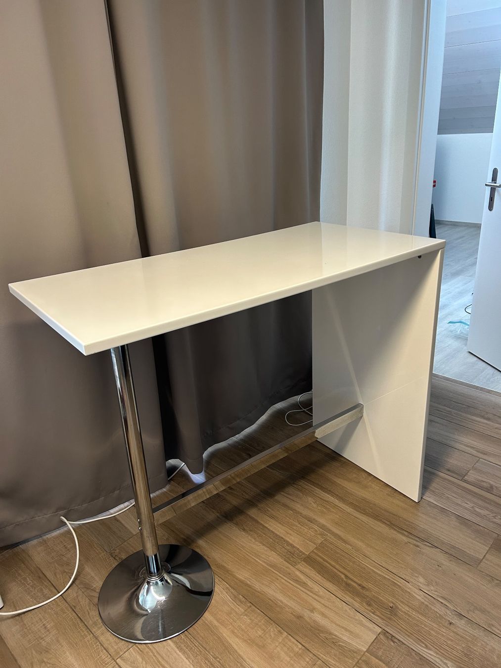 Set de table et chaises: Table de bar et 2 chaises de bar – D'occasion à Ballens par Minimix 3