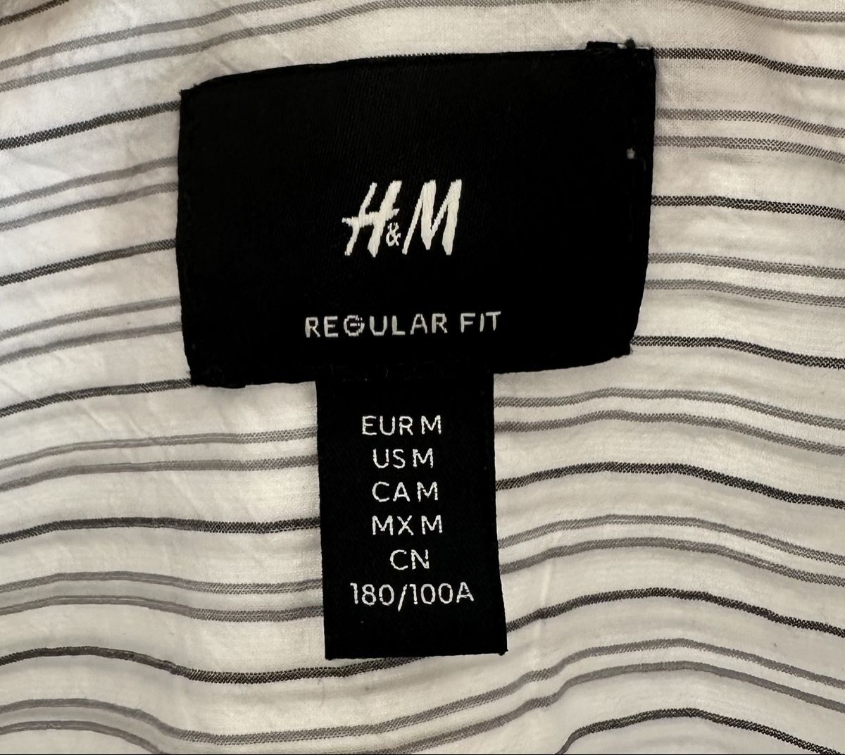 H&M Camicie: Kurzarmhemd Regular fit (M) – Usato da Benken SG venduto da SecondTreasure 2