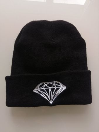 Mütze mit Diamant