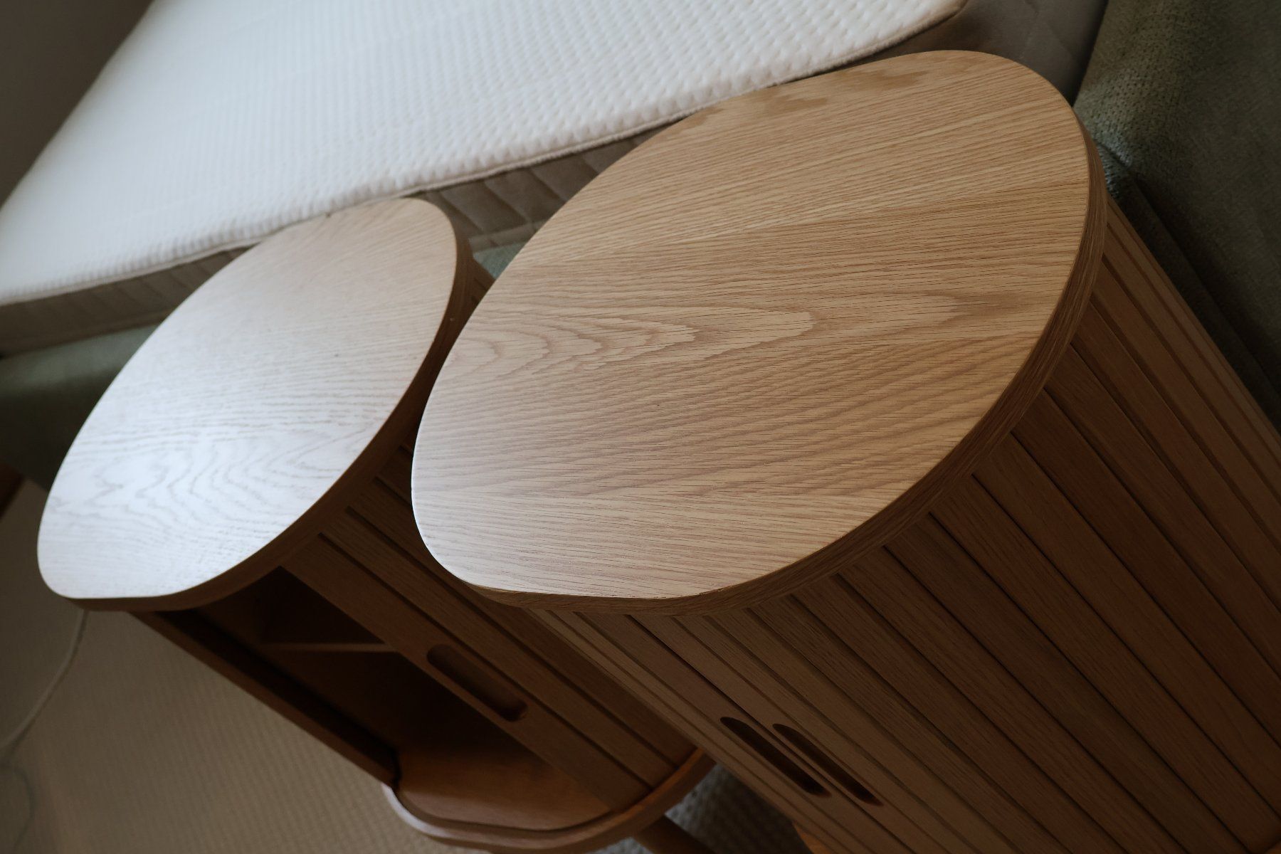 Tables de nuit: 2 Nachttische – D'occasion à Nuglar par mjc_cw9f 2