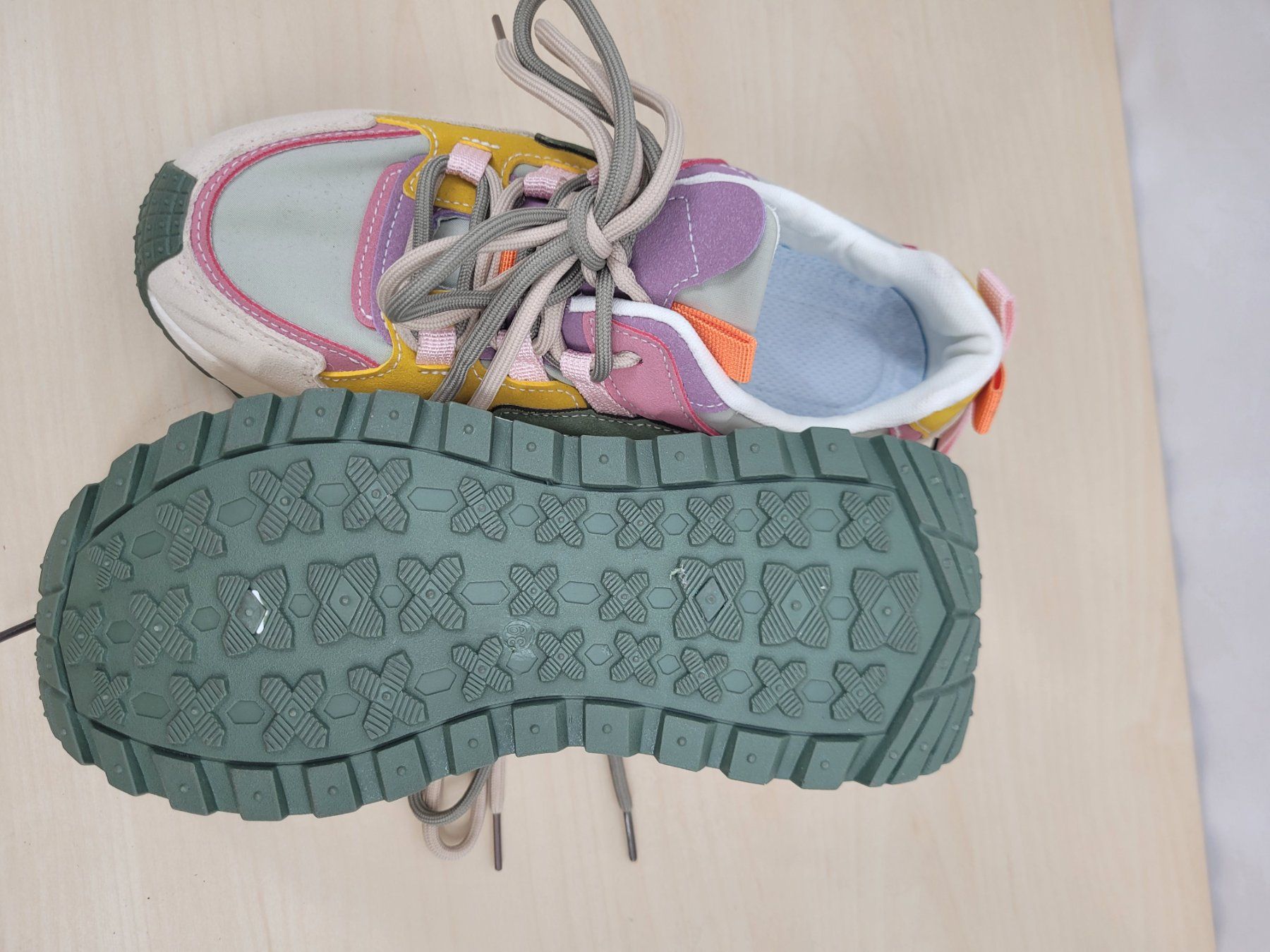 Chaussures femmes: Baskets beige vert rose 39 – Neuf (Voir description) à Lausanne par PlusValue_Lausanne 4