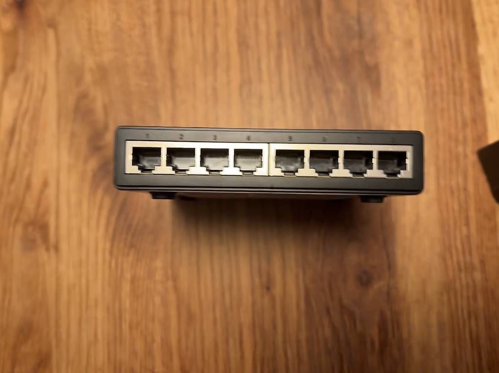 Hub & Switch: Linksys SD208 8-Port Fast Ethernet Switch inkl. Netzteil – Usato da Lyss venduto da smar9452 1