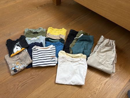Kleidungspaket Jungen T-Shirts und Hosen gr 98