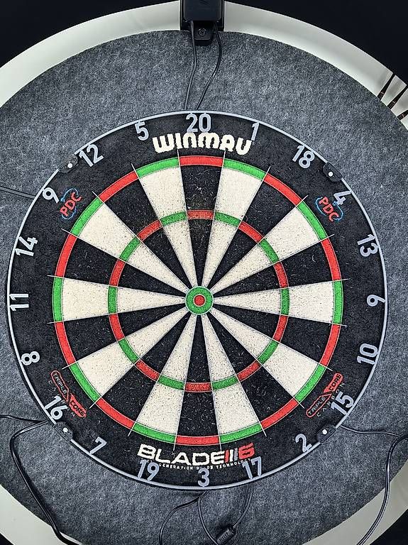 Jeux de fléchettes: Dartboard Winmau blade 6 triple core – D'occasion à Hittnau par REMATH89