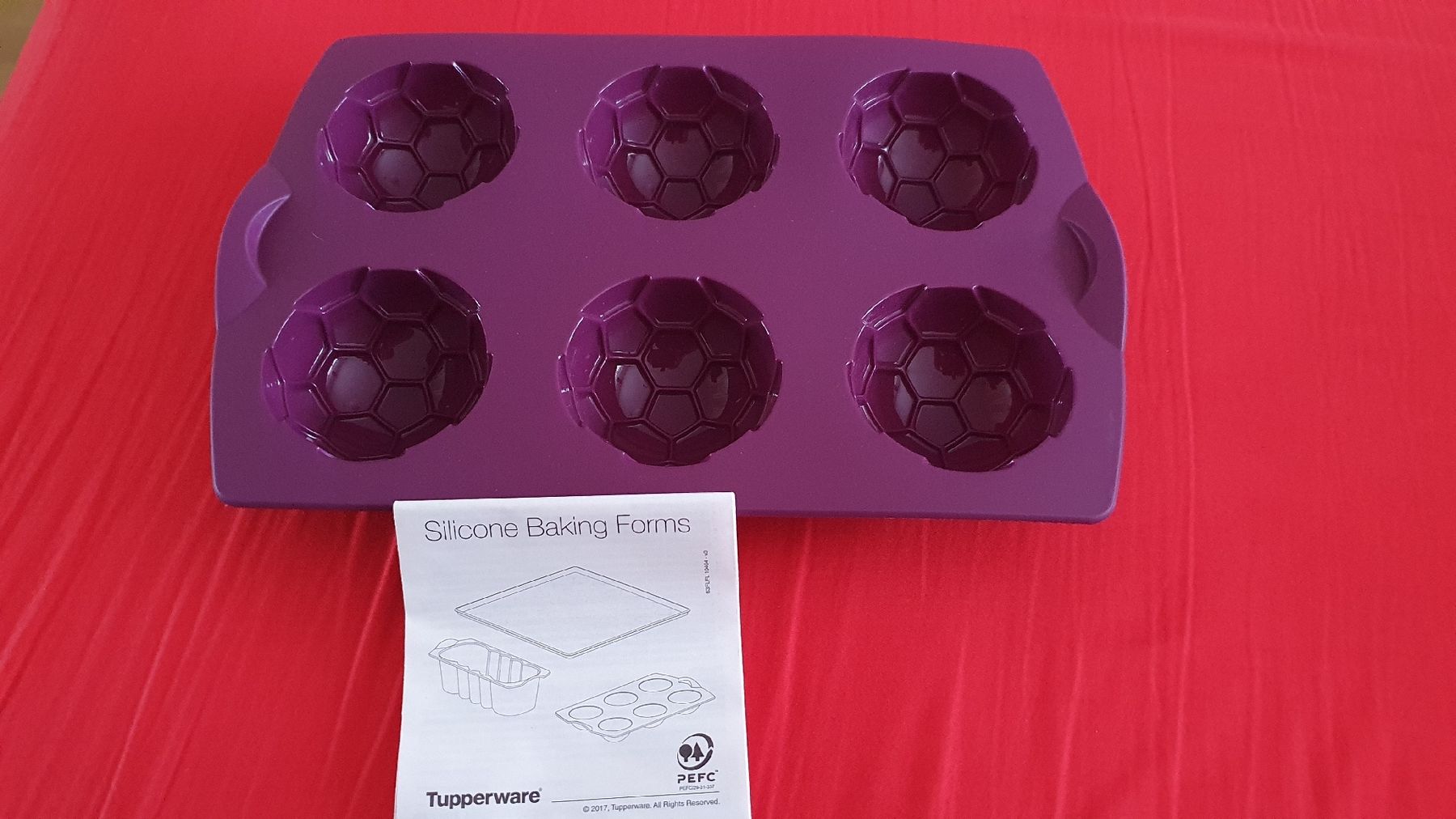 Tupperware Teglie da forno: Tupperware Silikon Fussballform – Nuovo e nell'imballaggio originale da Belp venduto da piccolo63