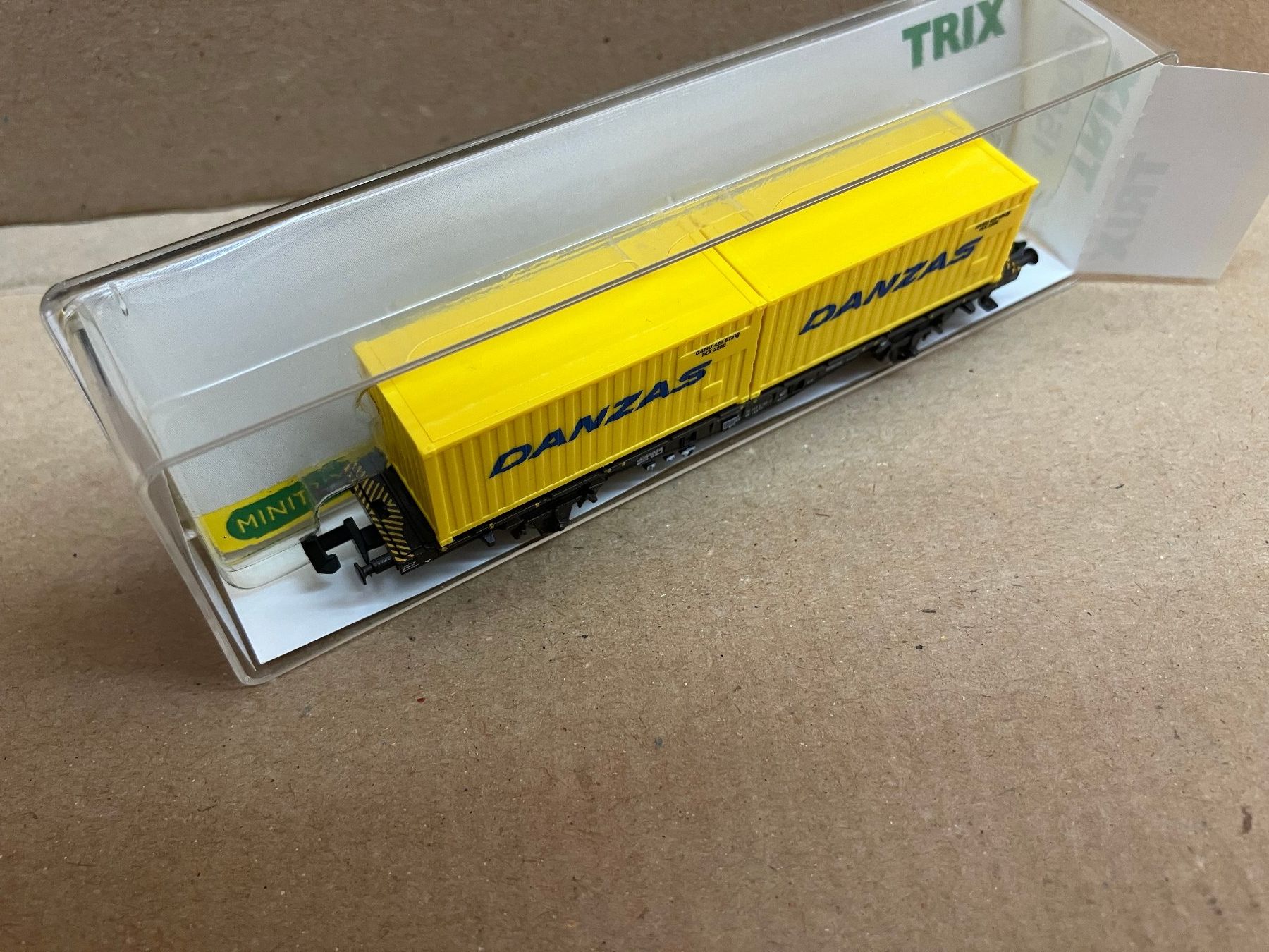 Trix Modellini di ferrovie: Minitrix 15609 2-achsiger Containertragwg. "DANZAS" DB/SBB – Nuovo (secondo la descrizione) da Neuendorf venduto da sitek071 4