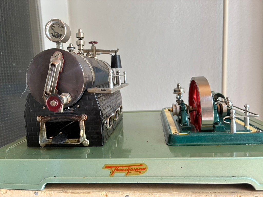 Kits de montage: Dampfmaschine mit Transmission – D'occasion à Uznach par Kas-Fri 7