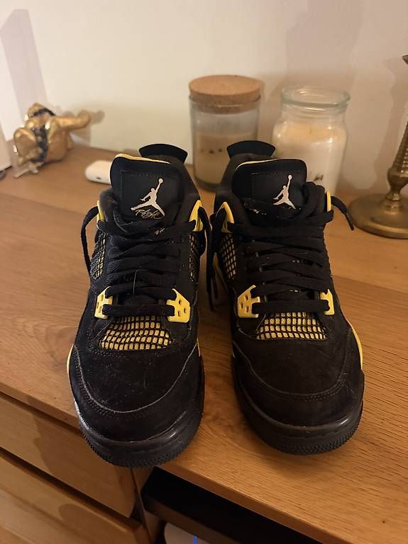 Scarpe da uomo: Jordan 4 Retro Thunder – Usato da Chur venduto da michelle_zombori0274 3