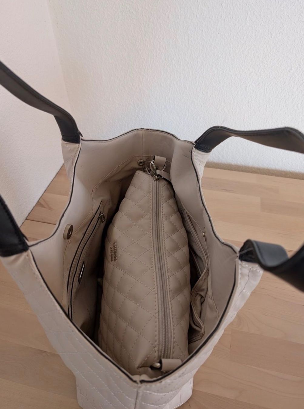 Guess Borse da donna: Guess Umhängetasche beige – Usato da Oberrohrdorf venduto da a._.w 1