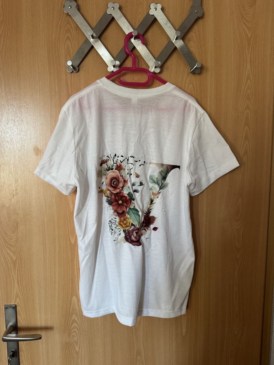 T-shirt: T-Shirt Weiss mit V Print  – Nuovo (secondo la descrizione) da Ins venduto da maximal_30CHF 2