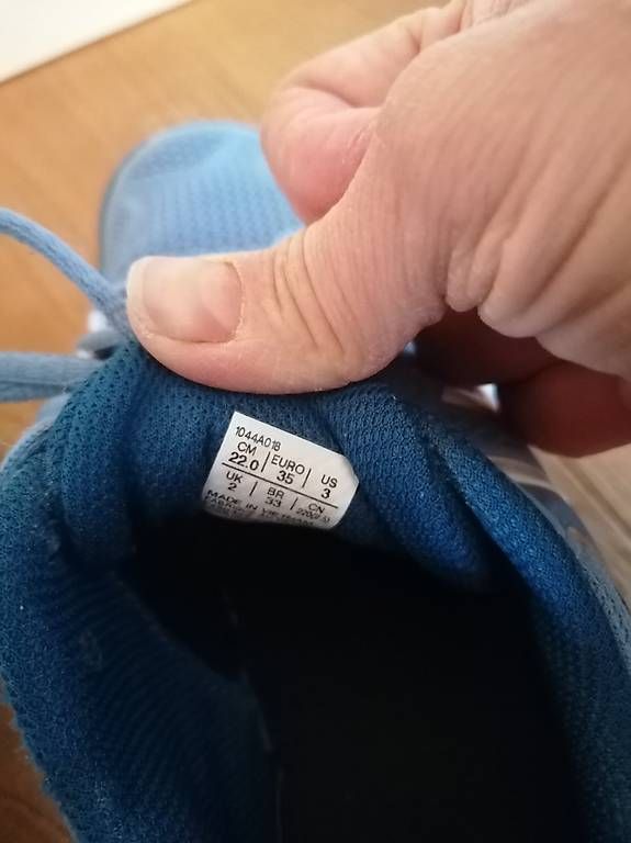 Asics Scarpe da uomo: ASIC schuhe unisex Gr 35 – Usato da thalwil venduto da Ray7211 1