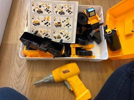 Traktor und Baufahrzeuge zusammenbauen