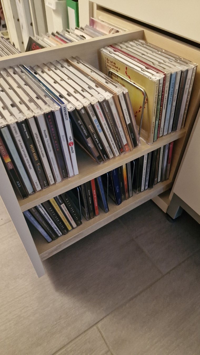 Armadi: Grosser CD-Schrank – Usato da Wil  AG venduto da Kfloh 2