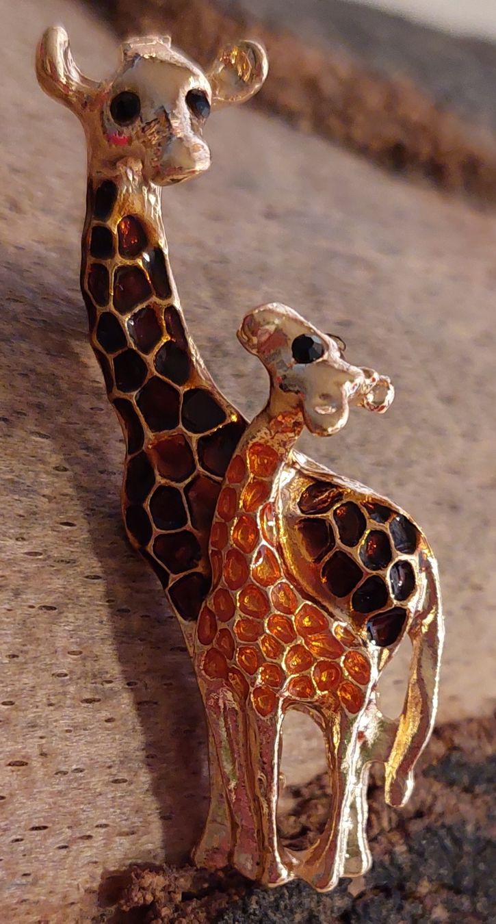 Spille & Fermagli: Brosche mit Giraffe - goldfarben – Nuovo (secondo la descrizione) da Oberwil BL venduto da Kukkaniitty 2