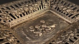 Relief-Schale mit Putti ALPACA