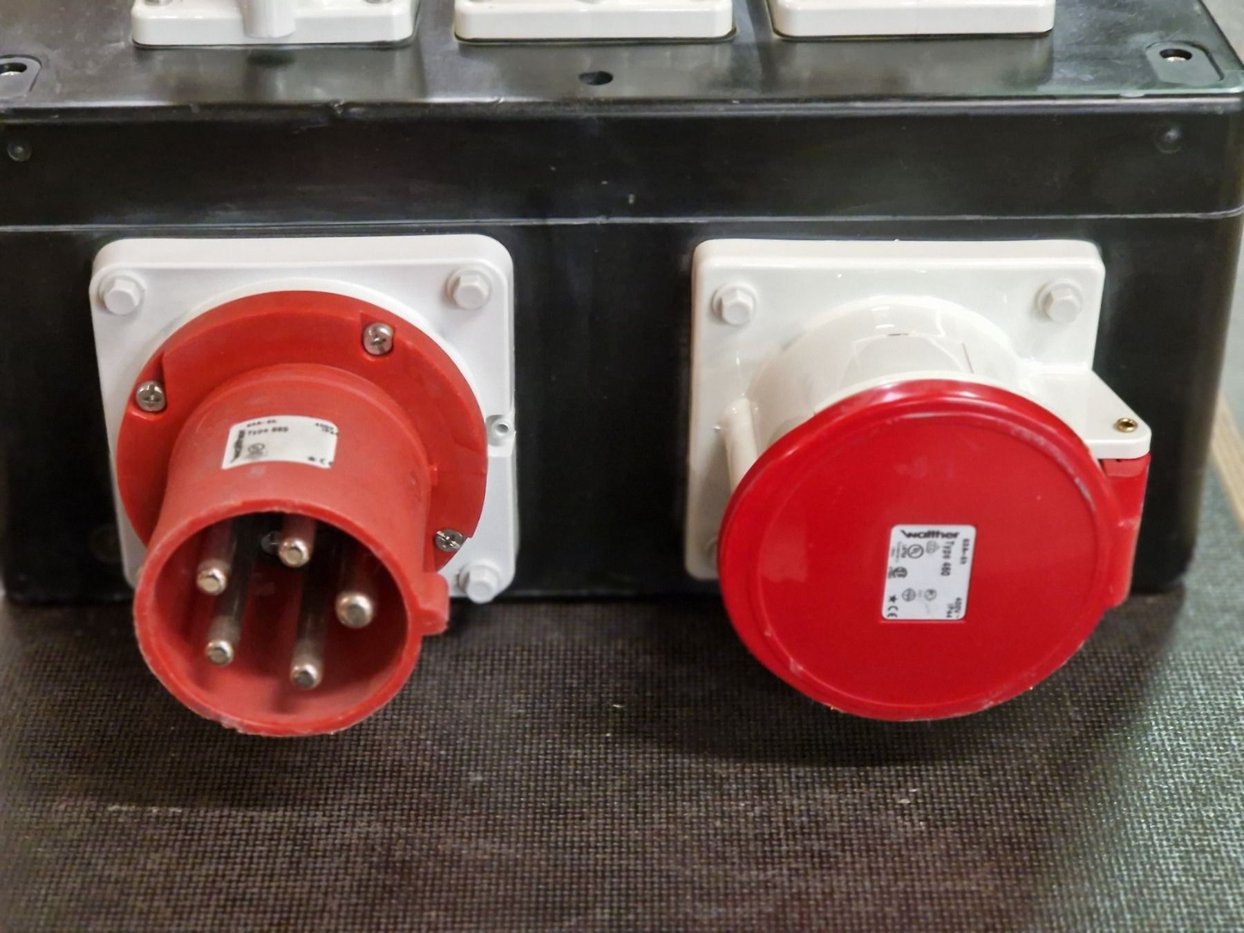 Elettrotecnica: Stromverteiler 63 A aus Hartgummi – Nuovo (secondo la descrizione) da Herisau venduto da ASG_Technik_AG 1