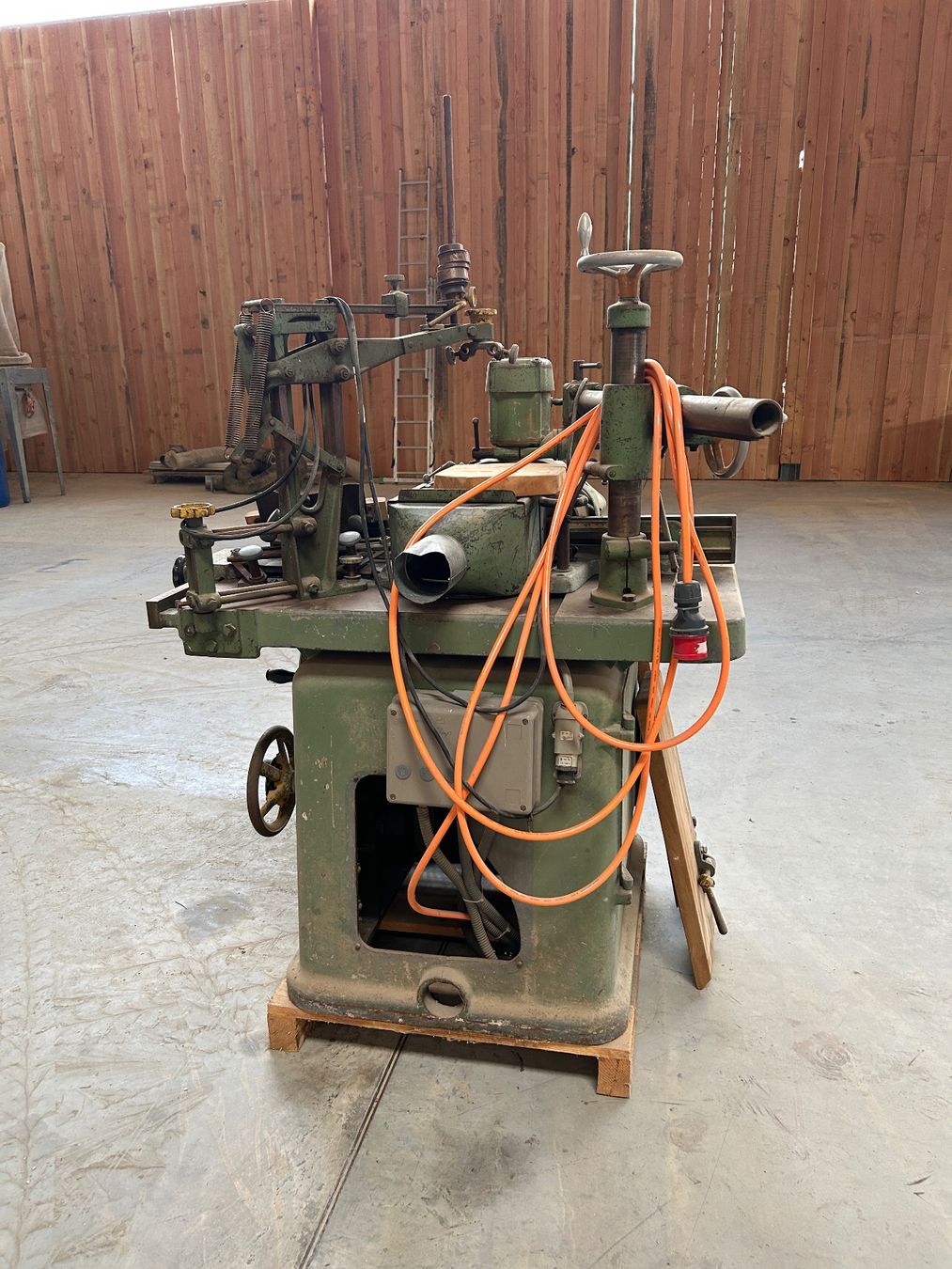 Tutte le macchine: Kehlmaschine mit Vorschubmodul – Usato da Luzern venduto da wEwEI 1