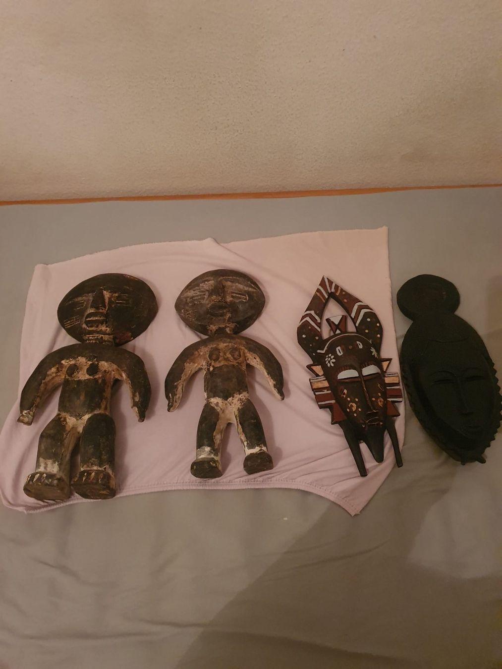 Arte internazionale: 2 Masken + 2 Figuren aus Afrika – Usato da Basel venduto da FirstClass4000