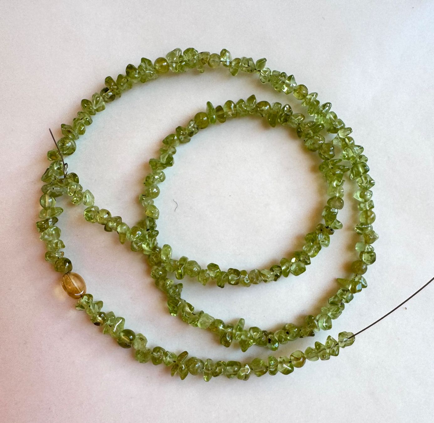 Ketten: Peridot. Olivin   extra  wilde Nugget/Splitter Form     44cm – Neu und originalverpackt aus Leuggern von gemshow 2